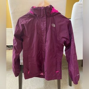 Northface girls rain /windbreaker  size M (10/12) in lovely plum/purple